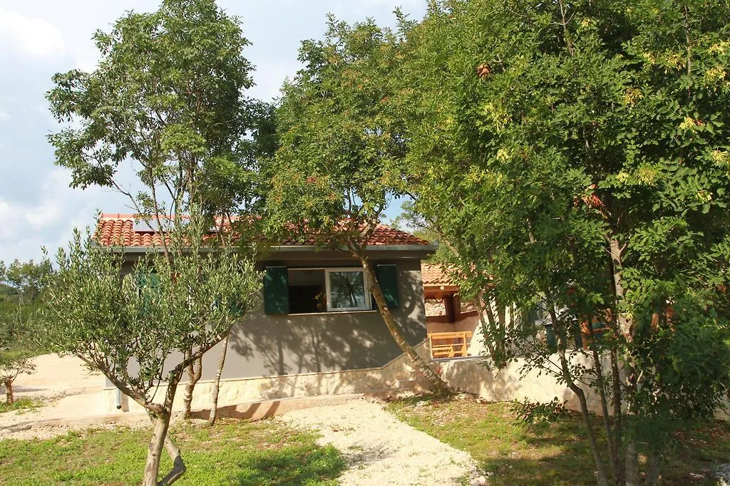 Holiday Batarelo Τρογκίρ 0*,